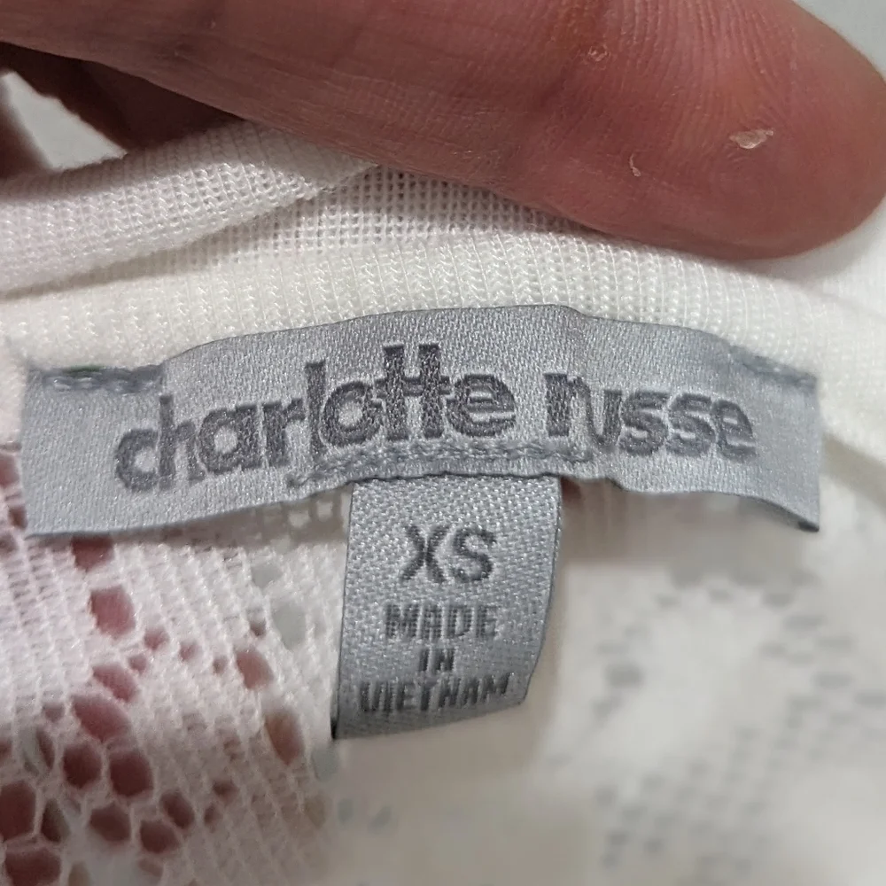 Charlotte Russe white floral stretch shell, XS - Picture 6 of 8